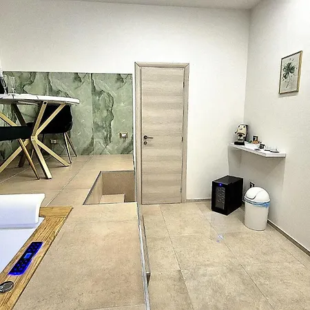 Apartment Broken Column Luxury *