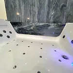 Column Luxury With Jacuzzi Apartamento